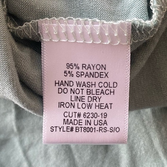 2/$30 Amelia James New Size L Dolman V Neck Blouse Mint Green Scissors Graphic - Picture 7 of 8